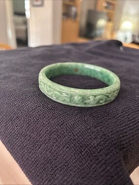 Green Carved Stone Bangle Bracelet - Elegant Women’s Jewelry
14K CP mark inside